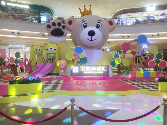 商場中庭DP點及吊飾打造夢幻開業(yè)美陳