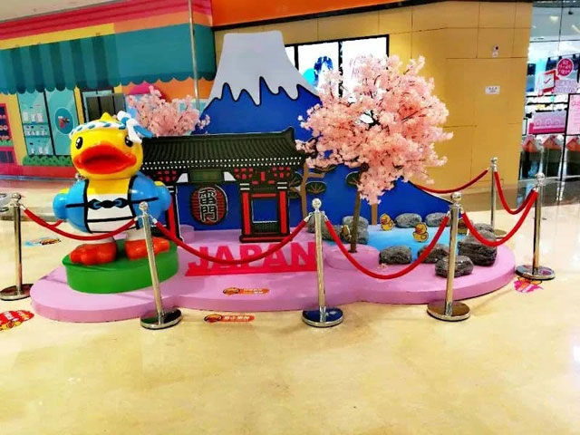 江蘇購(gòu)物廣場(chǎng)DP點(diǎn)美陳主題IP展